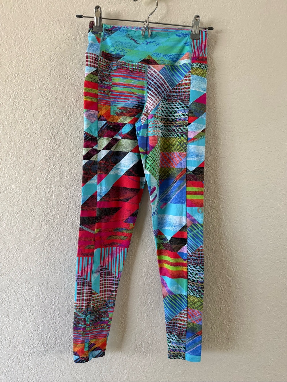 Dona Jo Vibrant Geometric Print Athletic Leggings Size S Excellent Unworn Cond